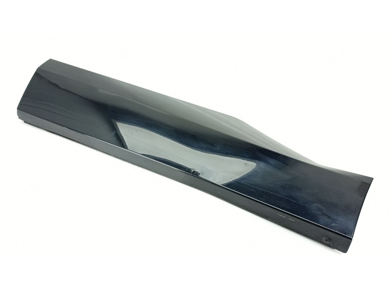 Recambio de moldura para renault austral tce 130 referencia OEM IAM 828215207R  