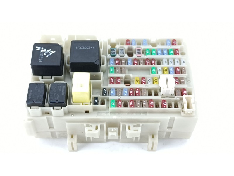 Recambio de caja reles / fusibles para renault austral tce 130 referencia OEM IAM 25236839R  