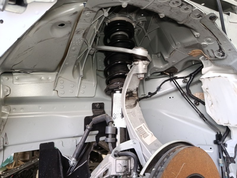 Recambio de amortiguador delantero izquierdo para volvo v60 ii (225) b4 mild-hybrid referencia OEM IAM   