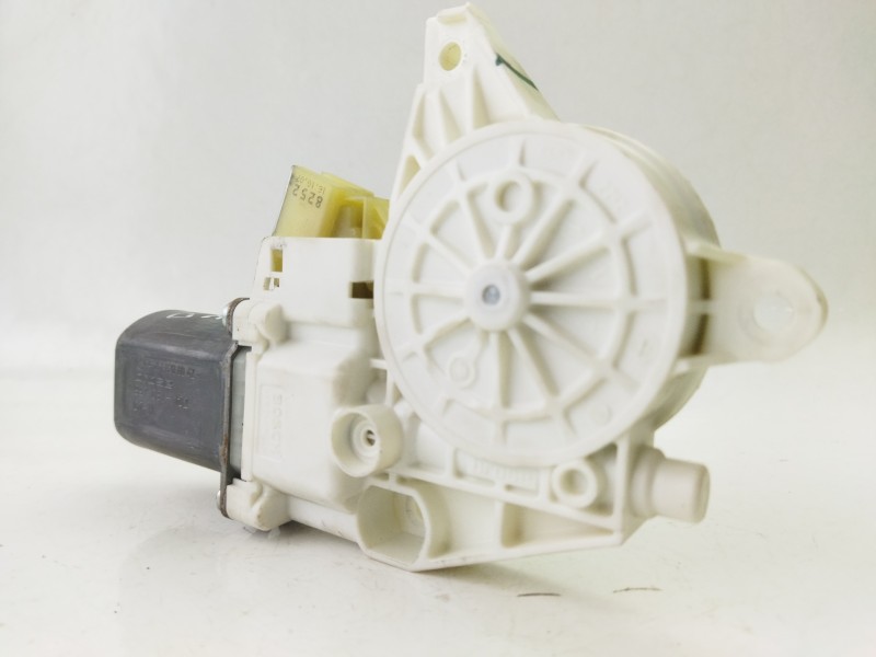 Recambio de motor elevalunas delantero derecho para mercedes-benz clase m (w164) ml 320 cdi 4-matic (164.122) referencia OEM IAM