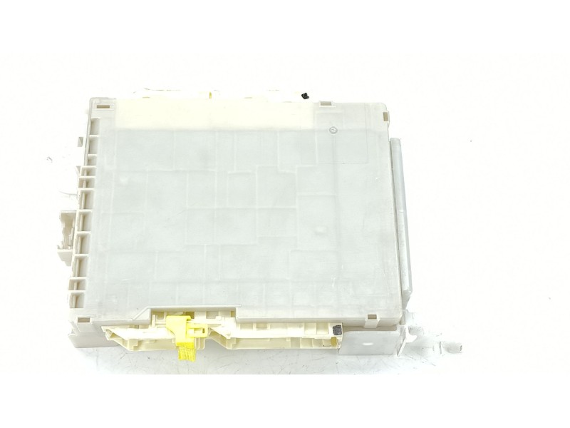 Recambio de caja reles / fusibles para toyota yaris (_p13_) 1.0 (ksp130_) referencia OEM IAM 8273052K40  
