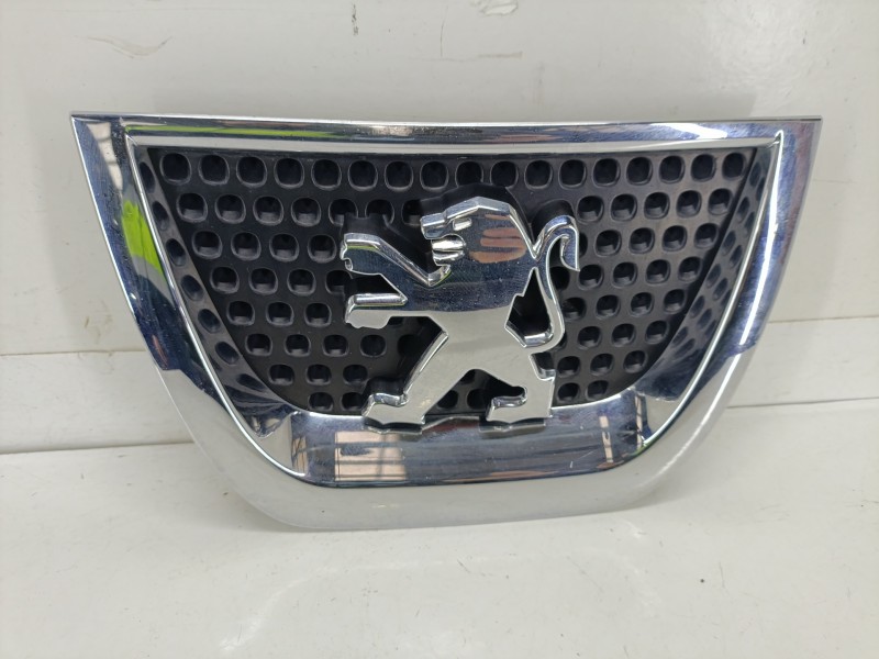 Recambio de emblema para peugeot 3008 i monospace (0u_) 2.0 hdi referencia OEM IAM 9685973077  