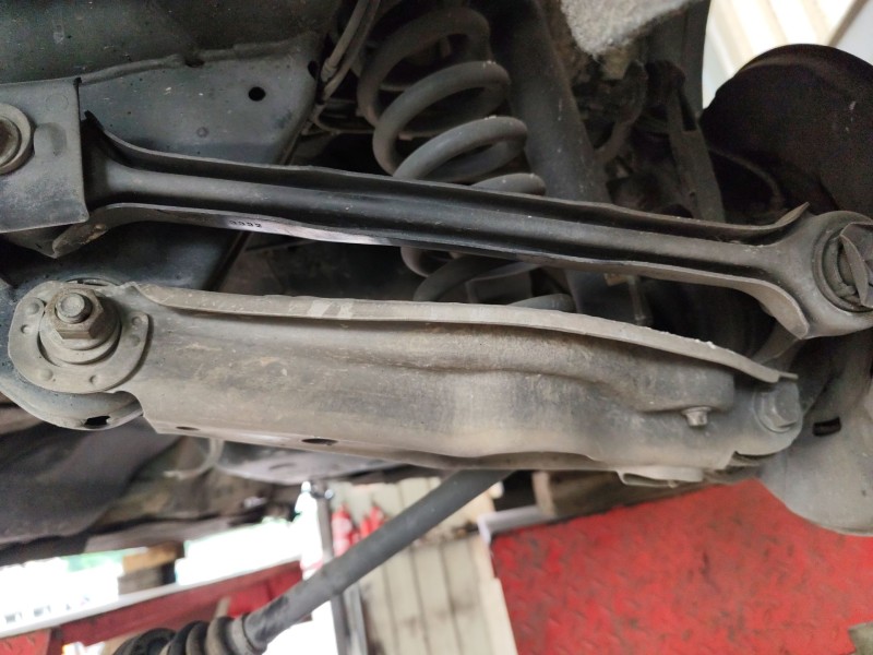 Recambio de brazo suspension inferior trasero derecho para bmw x1 (e84) sdrive 20 d referencia OEM IAM 33326772899  