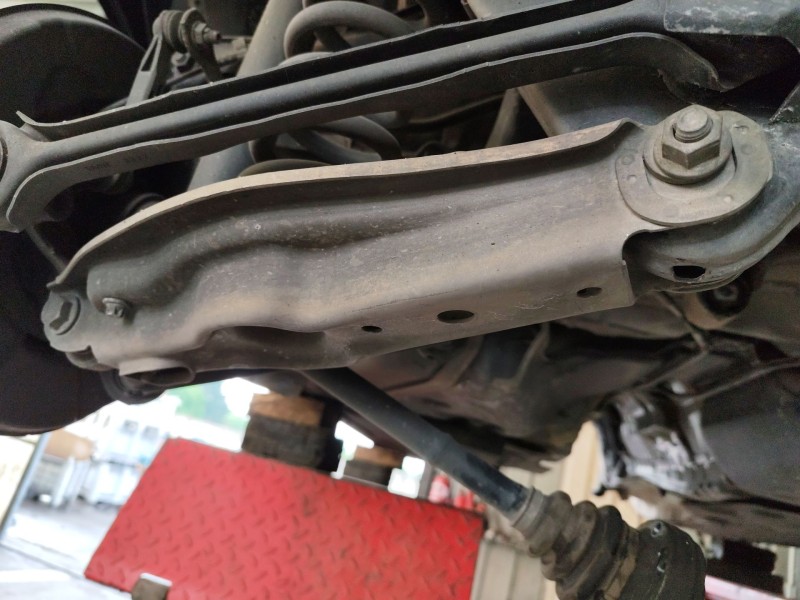 Recambio de brazo suspension inferior trasero izquierdo para bmw x1 (e84) sdrive 20 d referencia OEM IAM 33326772899  