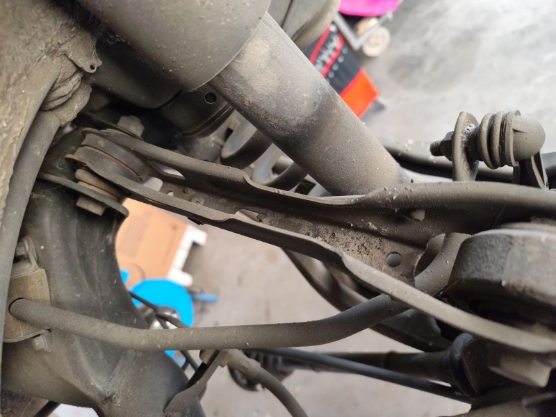 Recambio de brazo suspension superior trasero izquierdo para bmw x1 (e84) sdrive 20 d referencia OEM IAM 33322409890  