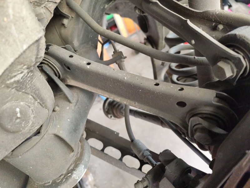 Recambio de brazo suspension superior trasero izquierdo para bmw x1 (e84) sdrive 20 d referencia OEM IAM 33322409890  