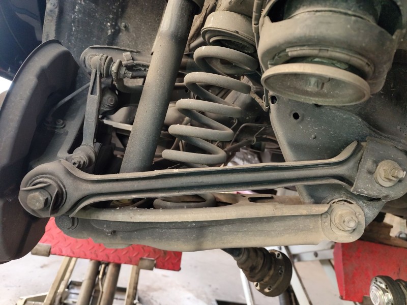 Recambio de brazo suspension trasero izquierdo para bmw x1 (e84) sdrive 20 d referencia OEM IAM 33326772899  