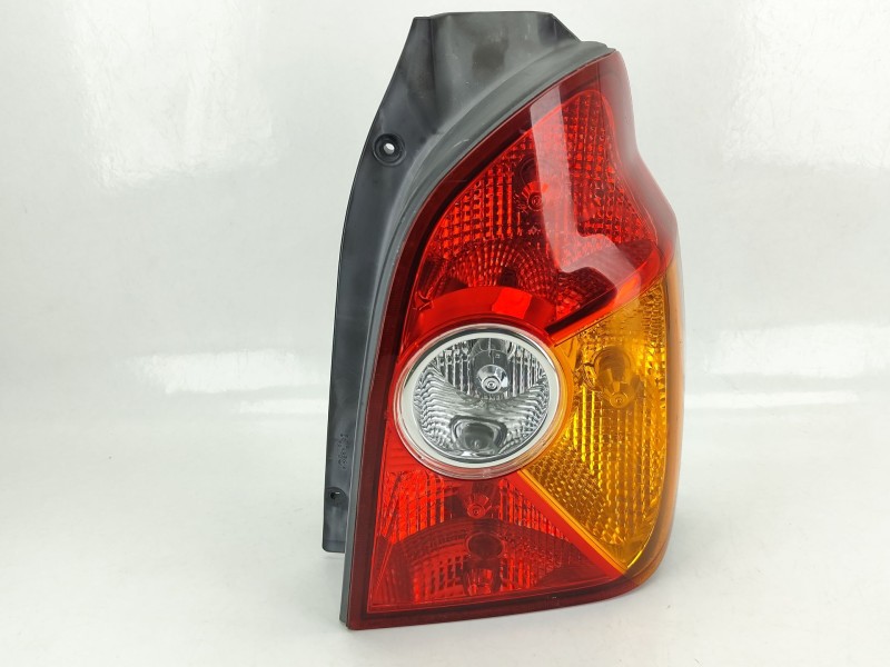 Recambio de piloto trasero derecho para hyundai terracan (hp) 2.9 crdi 4wd referencia OEM IAM R92402H10  