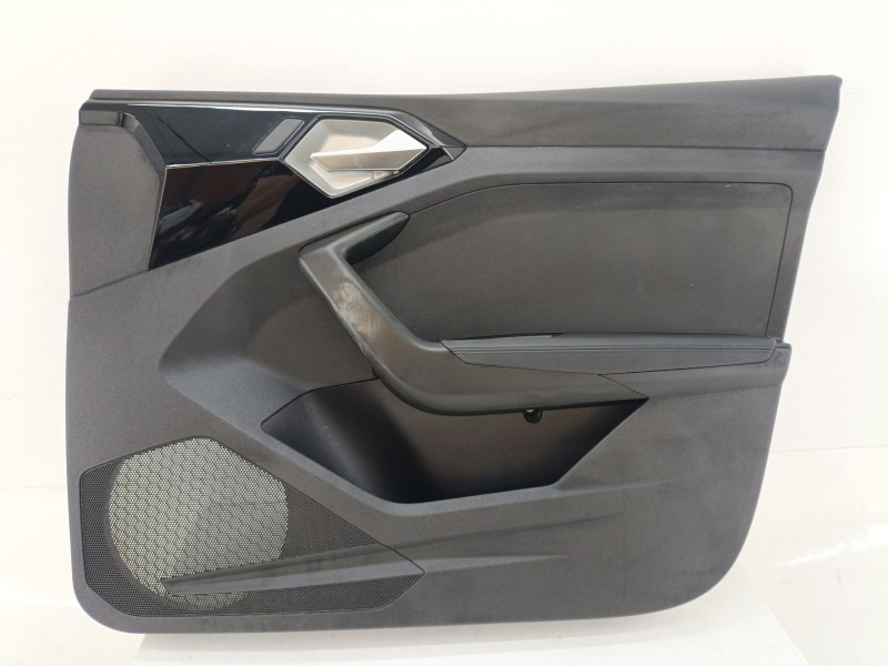 Recambio de guarnecido puerta delantera derecha para audi a1 sportback (gba) 30 tfsi referencia OEM IAM 82G867134  