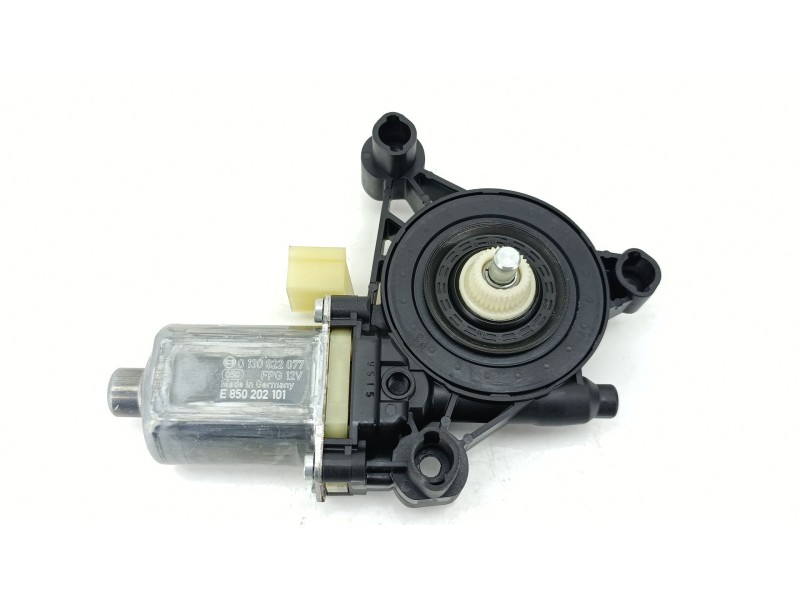 Recambio de motor elevalunas delantero derecho para audi a3 sportback (8ya, 8yf) 35 tdi referencia OEM IAM 0130822077  
