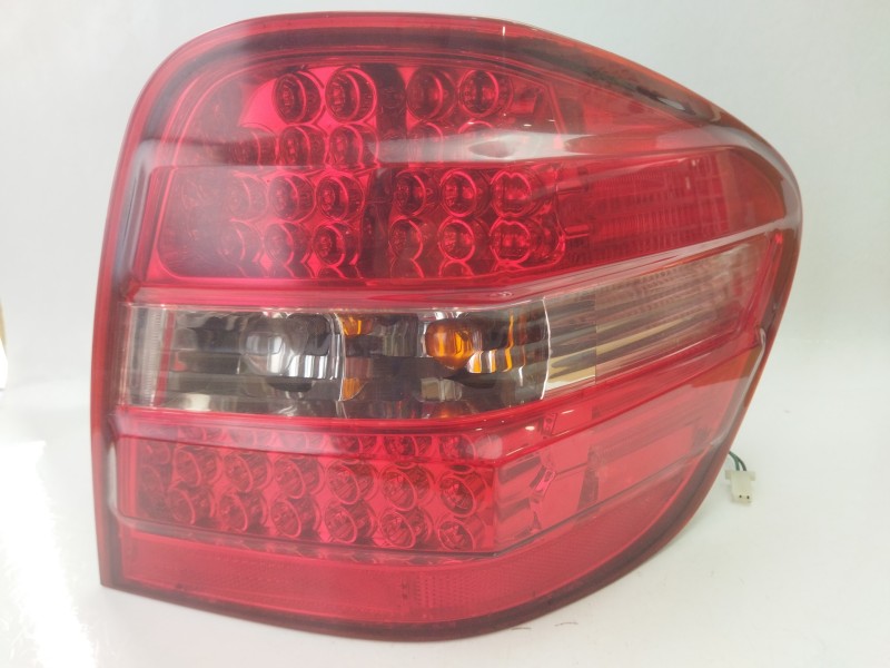 Recambio de piloto trasero derecho para mercedes-benz clase m (w164) ml 320 cdi 4-matic (164.122) referencia OEM IAM   