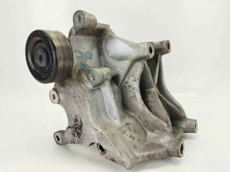 Recambio de soporte alternador para kia sportage ii (je_, km_) 2.0 crdi 4wd referencia OEM IAM 7060624  