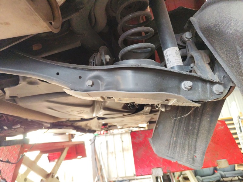 Recambio de brazo suspension inferior trasero derecho para audi a3 sportback (8ya, 8yf) 35 tdi referencia OEM IAM 5WA505311A  