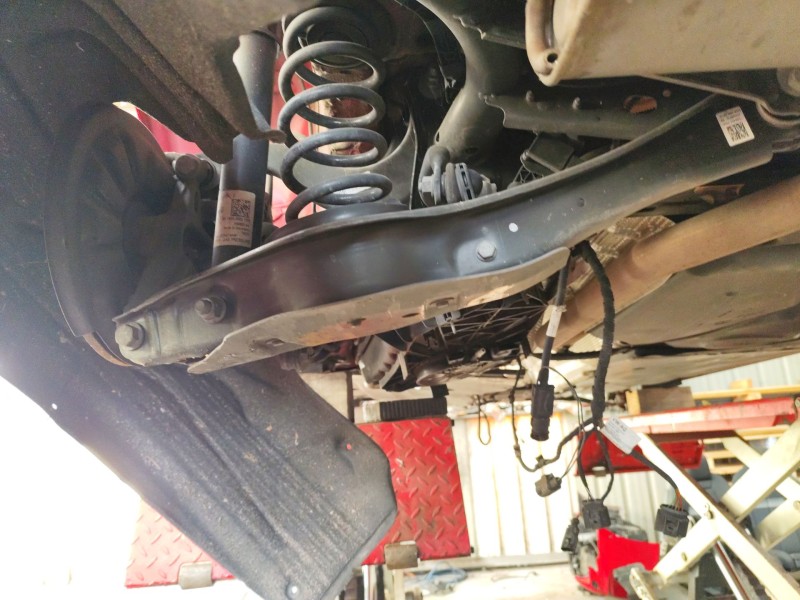 Recambio de brazo suspension inferior trasero izquierdo para audi a3 sportback (8ya, 8yf) 35 tdi referencia OEM IAM 5WA505311A  