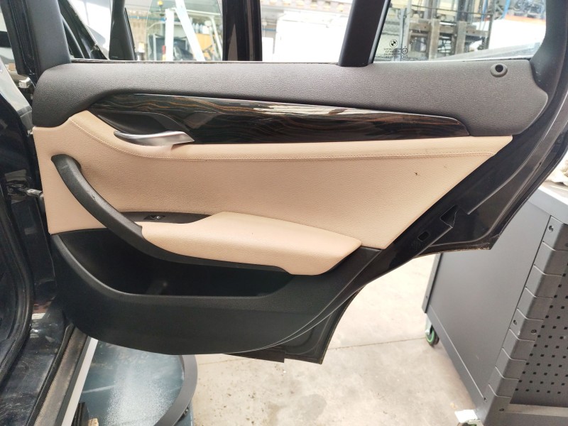 Recambio de guarnecido puerta trasera derecha para bmw x1 (e84) xdrive 23 d referencia OEM IAM 51427327260  