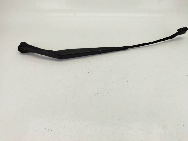 Recambio de brazo limpia delantero derecho para peugeot rcz 2.0 hdi referencia OEM IAM YM24004680  