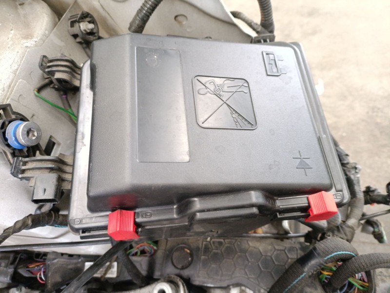 Recambio de caja reles / fusibles para peugeot partner furgoneta/monovolumen (k9) 1.5 bluehdi 100 referencia OEM IAM 9804681780 