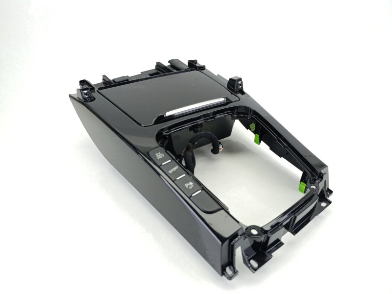 Recambio de consola central para kia xceed (cd) 1.4 t-gdi referencia OEM IAM 84675J7000  