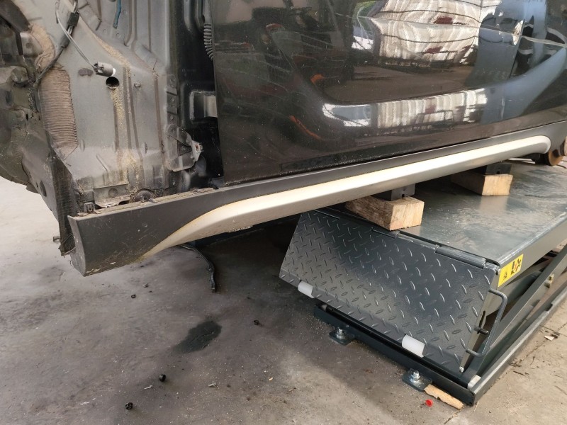 Recambio de faldon lateral para bmw x1 (e84) xdrive 23 d referencia OEM IAM 51772993563  