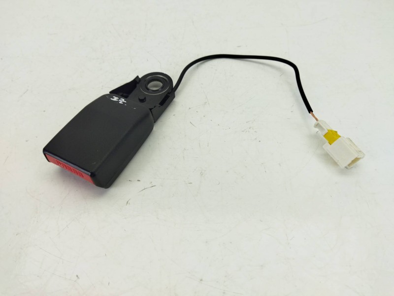 Recambio de enganche cinturon trasero izquierdo para peugeot rcz 2.0 hdi referencia OEM IAM   