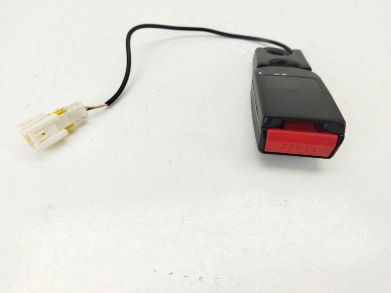 Recambio de enganche cinturon trasero derecho para peugeot rcz 2.0 hdi referencia OEM IAM   