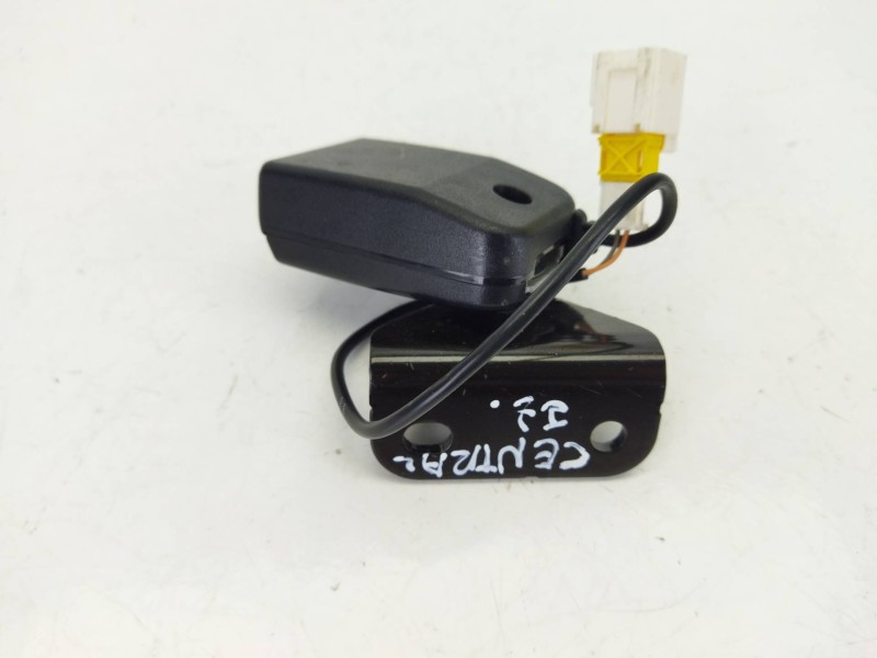 Recambio de enganche cinturon trasero central para peugeot rcz 2.0 hdi referencia OEM IAM   