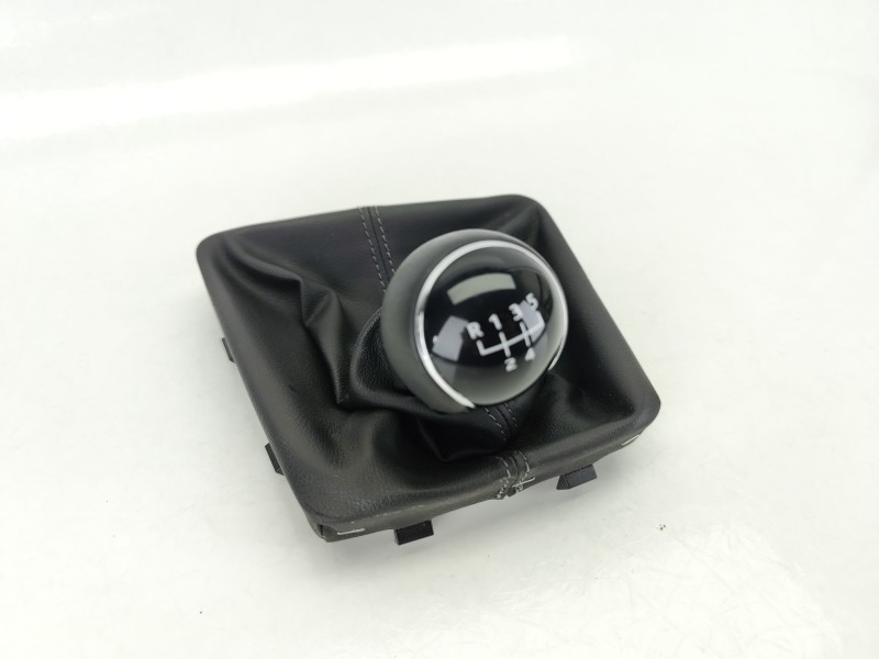 Recambio de guarnecidos palanca cambio para seat leon st (5f8) 1.6 tdi referencia OEM IAM 5F1711113AJ  
