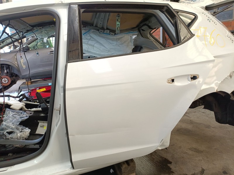 Recambio de puerta trasera izquierda para seat leon (5f1) 1.5 tgi referencia OEM IAM 5F4833055  