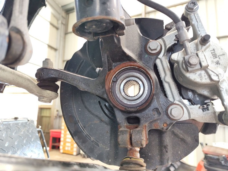 Recambio de mangueta delantera izquierda para ford puma (j2k, cf7) 1.0 ecoboost mhev referencia OEM IAM 2413074  