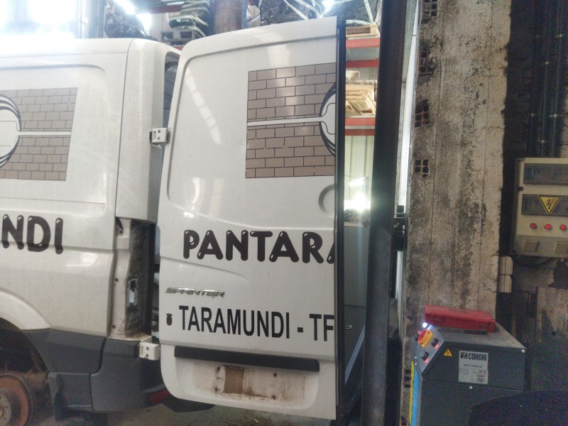 Recambio de porton trasero izquierdo para mercedes-benz sprinter 3-t furgoneta (b906) 213 cdi (906.611, 906.613) referencia OEM 