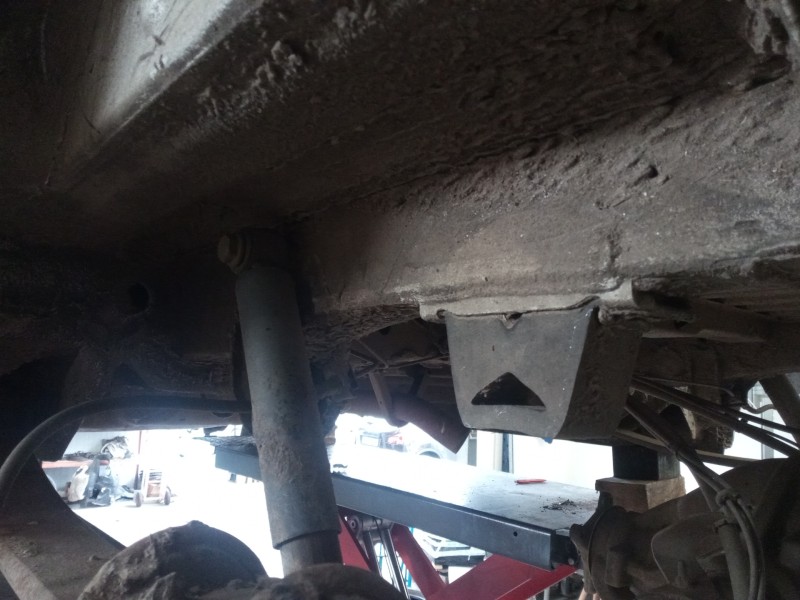 Recambio de amortiguador trasero izquierdo para mercedes-benz sprinter 3-t furgoneta (b906) 213 cdi (906.611, 906.613) referenci