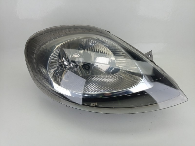 Recambio de faro derecho para renault trafic ii furgoneta (fl) 1.9 dci 100 (fl0c) referencia OEM IAM 8200415241  