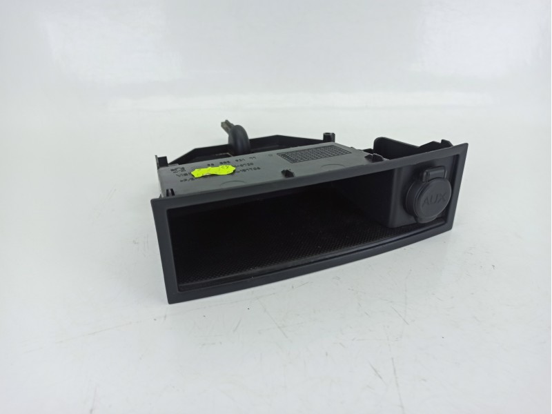 Recambio de embellecedor para peugeot partner tepee 1.6 hdi 90 referencia OEM IAM 9688592177  