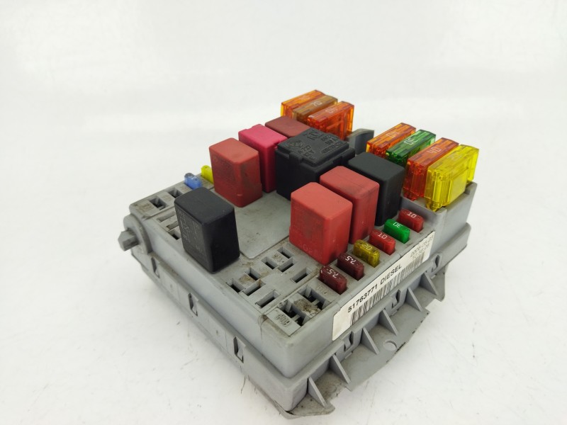 Recambio de caja reles / fusibles para fiat doblo furgoneta/monovolumen (223_) 1.9 jtd referencia OEM IAM 51763771  