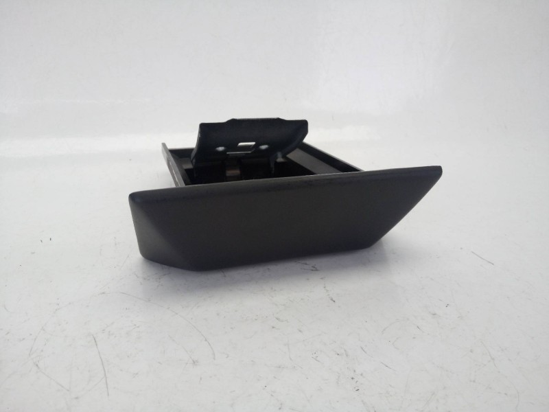 Recambio de cenicero para nissan terrano/terrano.ii (r20) sport referencia OEM IAM 688000F000  