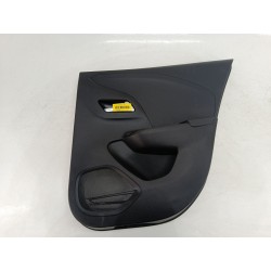 GUARNECIDO PUERTA TRASERA DERECHA 39167984 