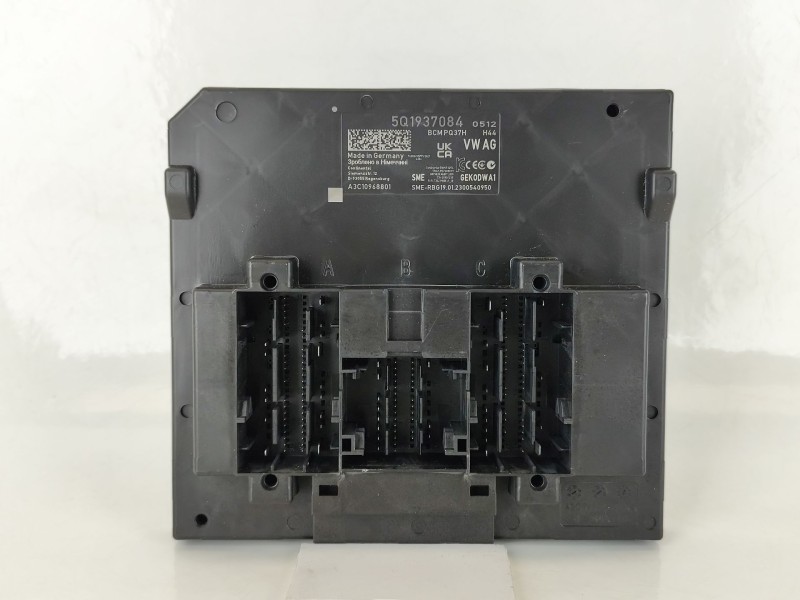 Recambio de caja reles / fusibles para audi a1 sportback (gba) 30 tfsi referencia OEM IAM 5Q1937084  