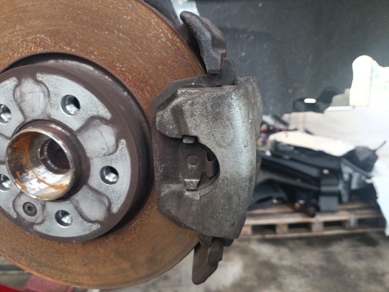 Recambio de pinza de freno delantera derecha para audi a1 sportback (gba) 30 tfsi referencia OEM IAM 2Q0615124A  