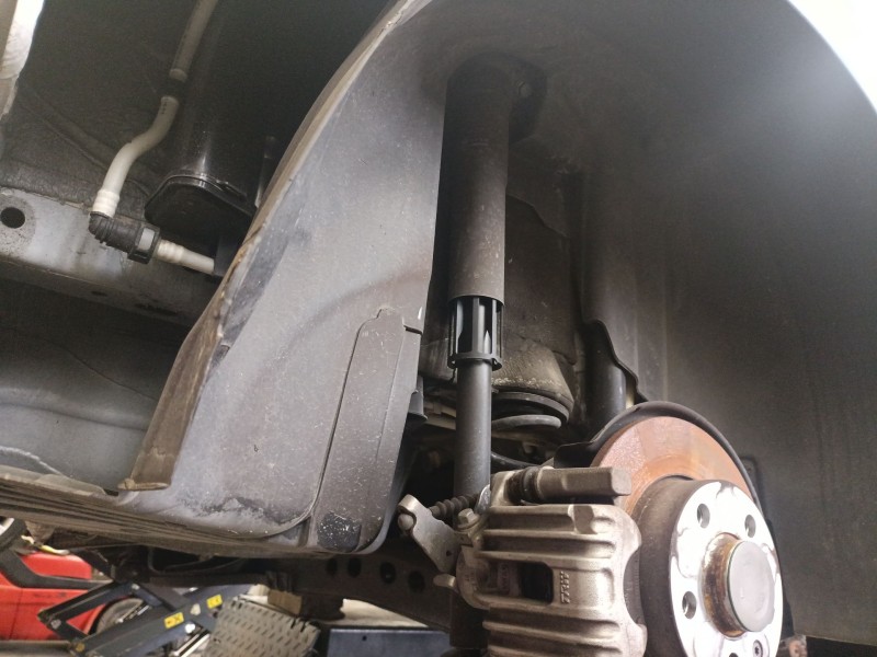 Recambio de amortiguador trasero derecho para audi a1 sportback (gba) 30 tfsi referencia OEM IAM 2Q0512013CG  