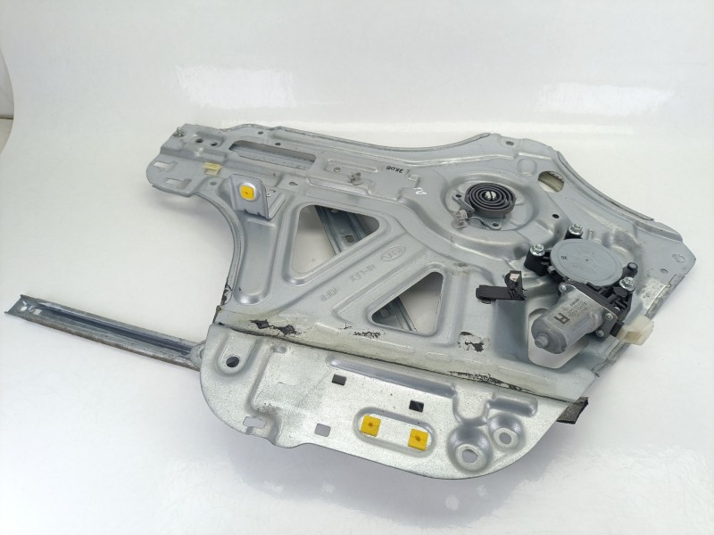 Recambio de elevalunas delantero derecho para kia carnival / grand carnival iii (vq) 2.9 crdi referencia OEM IAM 824024D010  