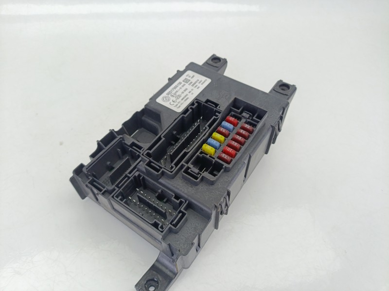 Recambio de caja reles / fusibles para fiat grande punto (199_) 1.9 d multijet referencia OEM IAM 517986150  