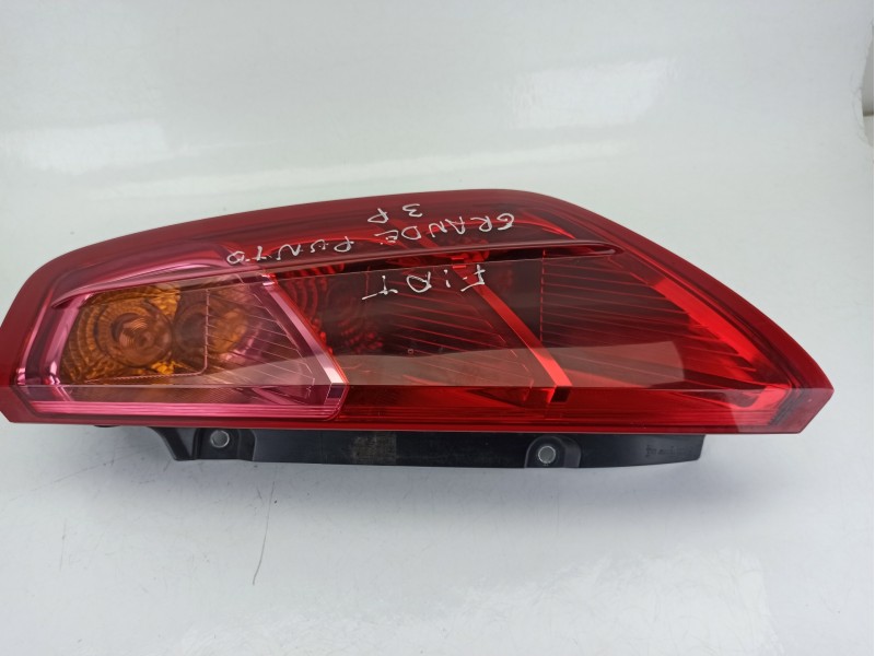 Recambio de piloto trasero derecho para fiat grande punto (199_) 1.9 d multijet referencia OEM IAM 51701590  
