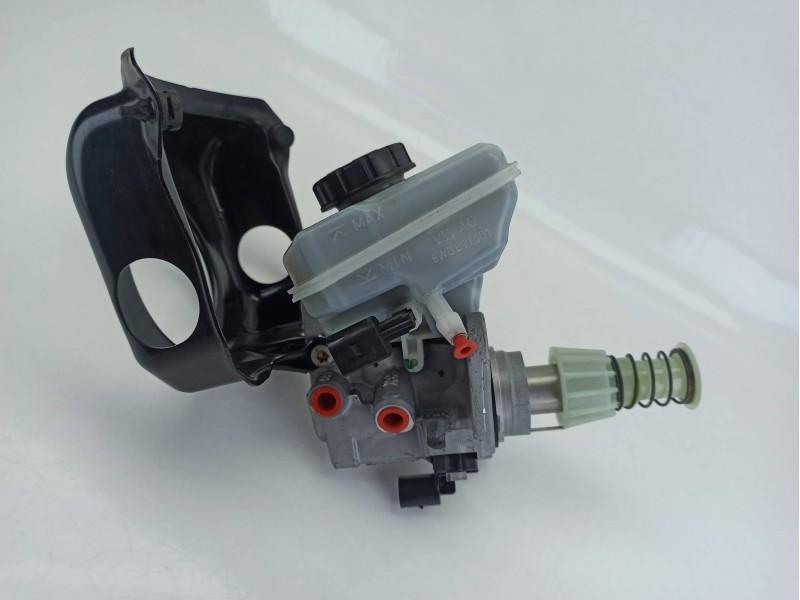 Recambio de bomba freno para audi a4 b9 avant (8w5, 8wd) 2.0 tdi referencia OEM IAM 8W0611301  