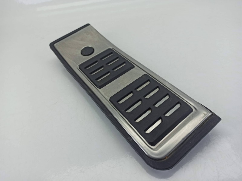 Recambio de embellecedor para audi a4 b9 avant (8w5, 8wd) 2.0 tdi referencia OEM IAM 8W1864777B  