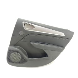 GUARNECIDO PUERTA TRASERA DERECHA 829000615R 