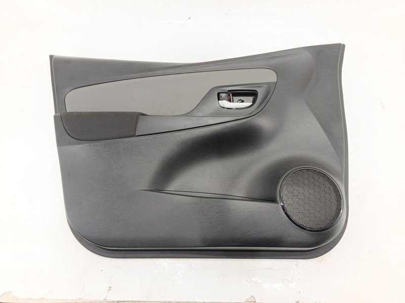 Recambio de guarnecido puerta delantera izquierda para toyota yaris (_p13_) 1.5 hybrid (nhp130_) referencia OEM IAM 676200DR80  