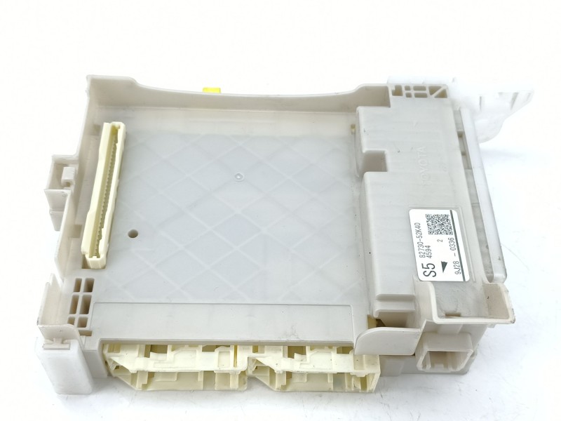 Recambio de caja reles / fusibles para toyota yaris (_p13_) 1.5 hybrid (nhp130_) referencia OEM IAM 8273052K40  