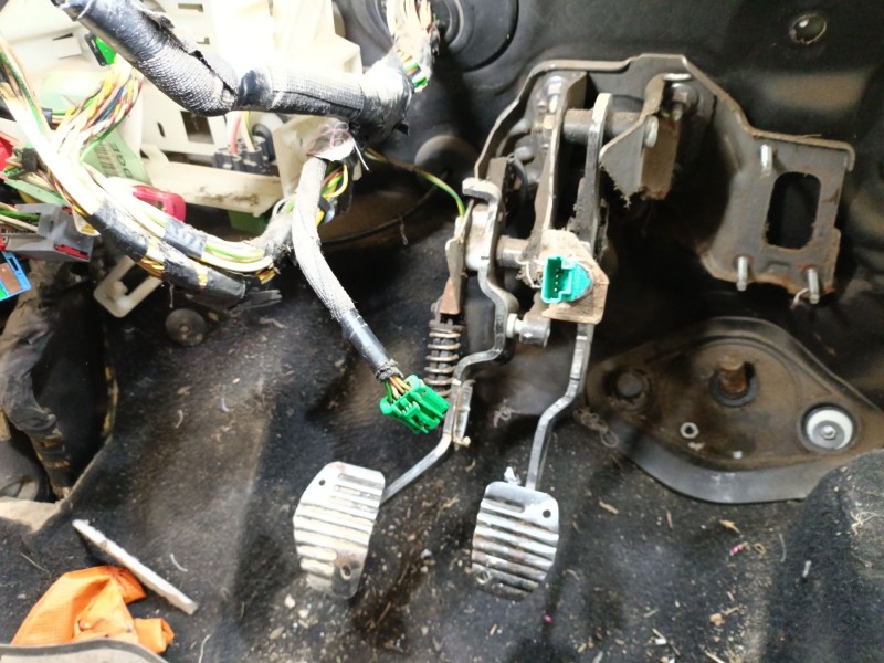 Recambio de pedal embrague para peugeot partner furgoneta/monovolumen 1.6 hdi referencia OEM IAM 2127FJ  