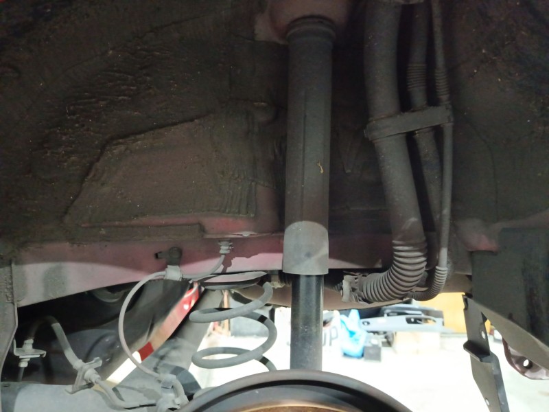 Recambio de amortiguador trasero izquierdo para toyota yaris (_p13_) 1.5 hybrid (nhp130_) referencia OEM IAM 485300DF22  