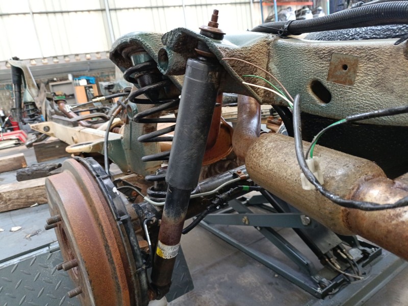 Recambio de amortiguador trasero izquierdo para santana 300/350 1.6 hdi 4x4 referencia OEM IAM   